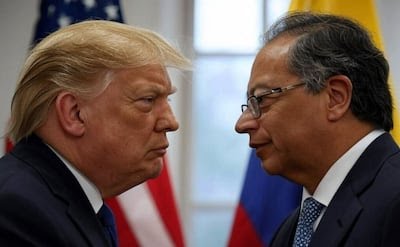 Democracia virtual/El primero que se dobla