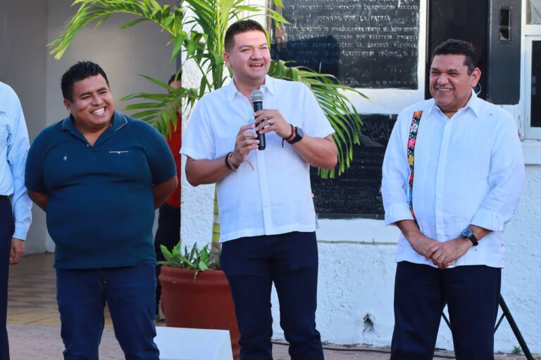 Entrega Ovidio Peralta moderno parque vehicular en favor de comalcalquenses