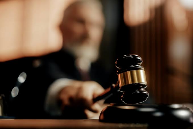 A Estribor/Justicia en oferta