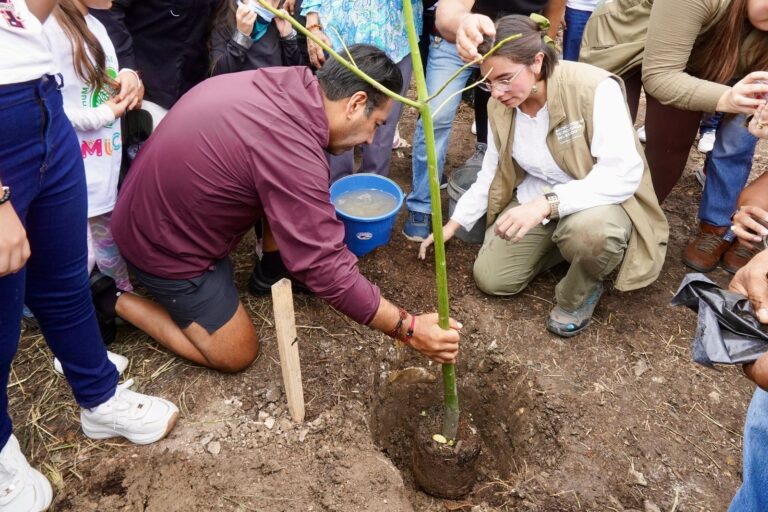 Asiste Eduardo Ramírez a inicio de la reforestación “Siembra con conciencia” en el MUCH