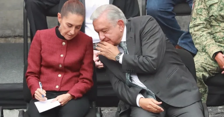 Democracia virtual / Palenque manda, Palacio obedece