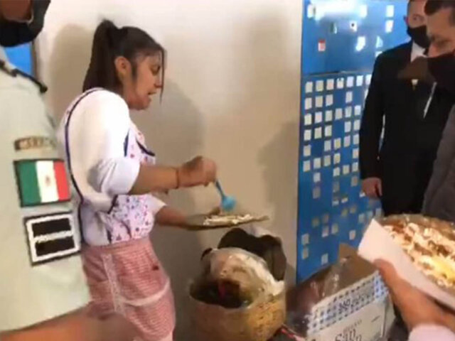 tlayudas-aifa-dresser-amlo (1)