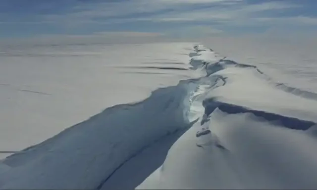Brunt-Ice-Shelf-chasm-1-A-736x440-1