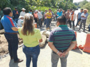 Liberan pobladores tramo carretero en Huimanguillo, reclaman reparación por deslaves
