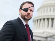 Dan Crenshaw presenta resolución contra AMLO por amagar con interferir en elecciones de EU