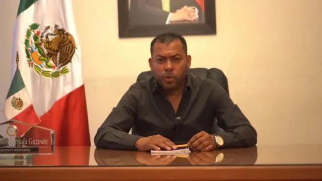 Yo-jalo-con-el-cartel-alcalde-de-Matehuala-1