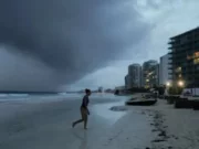 Se acerca ‘Adrián’ a costas mexicanas, el primer ciclón tropical de la temporada