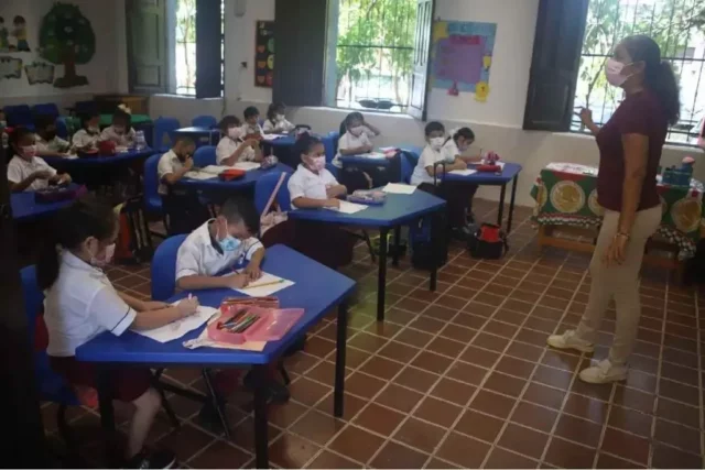 Inicia-ciclo-escolar-en-medio-de-controversia-1