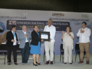 Reconocen Odontólogos trayectoria académica de la doctora Miriam Carolina Martínez López