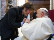 Presidente de Argentina vista al Papa tras llamarlo representante del maligno en la tierra