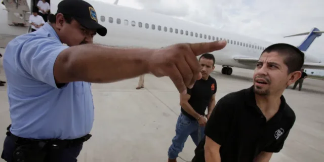 C1ZyS_deportados
