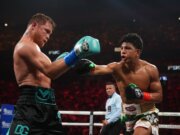 Canelo retiene ante Munguía títulos Supermedianos