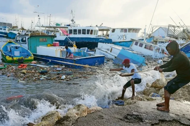 Beryl-deja-muertes-y-destruccion-masiva-en-islas-del-Caribe