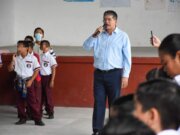 Alfonso Baca recorre escuelas de Paraíso para conocer sus necesidades y rezagos