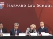 Se mofan en Harvard de la reforma judicial