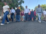 Alfonso Baca entrega ocho obras comprometidas a paraiseños