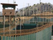 Ingresan primeros migrantes a Guantánamo