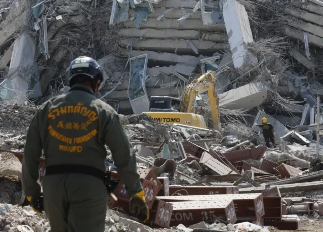 Cuentan-ya-200-muertos-y-730-heridos-por-terremoto-en-Birmania_2