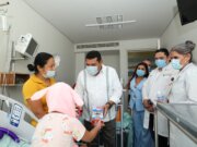 Lleva el gobernador Javier May alegría a pacientes del Hospital del Niño