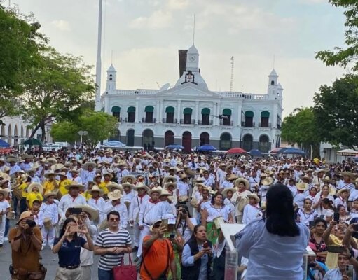Tamborileros imponen récord mundial en el Segundo Tamboritón en Plaza de Armas