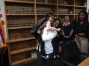 Niña mexicana recibe permiso humanitario para continuar tratamiento vital en EU