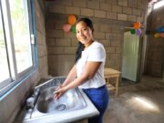 Entregan casas dignas a familias de 26 comunidades de Jalpa de Méndez
