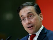 Madrid exigen la renuncia del canciller José Manuel Albares por disculparse con México