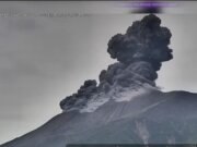 Hace erupción volcán Kanlaon en Filipinas