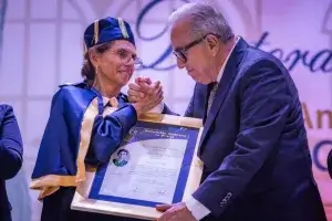 Entrego-Rocha-Moya-doctorado-honoris-causa-a-la-mama-de-Sheinbaum