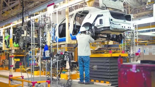 ¡Cuidado-anuncia-Trump-arancel-50-a-autos-fabricados-en-Canada