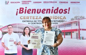 Dan certeza jurídica a otros 377 centros educativos de Tabasco con entrega de títulos y escrituras