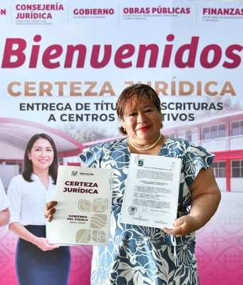 Dan certeza jurídica a otros 377 centros educativos de Tabasco con entrega de títulos y escrituras