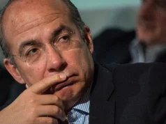 Calderón llama “miserables” a quienes decapitaron su estatua en Los Pinos