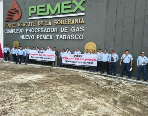 Protestan más de 70 choferes de Nuevo Pemex por falta de pagos de salarios desde hace dos años