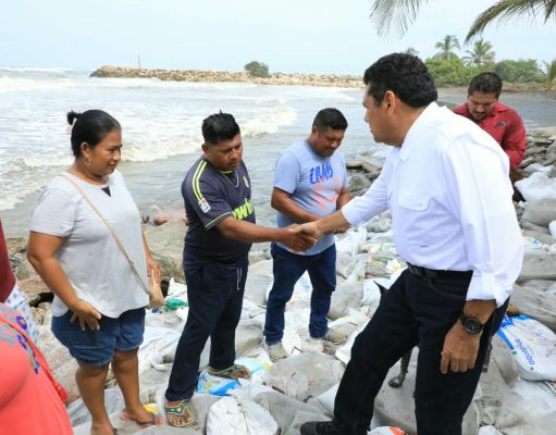 Recorre Javier May comunidades paraiseñas afectadas por paso de frente frío número 2