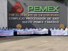 Por falta de pago de Pemex, 70 choferes amenazan con suspender transporte a trabajadores