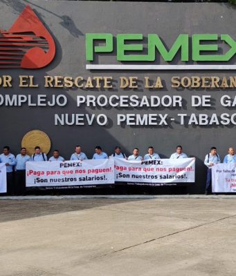 Por falta de pago de Pemex, 70 choferes amenazan con suspender transporte a trabajadores