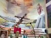 Muere sacerdote tras caerle encima una enorme cruz durante una misa en Ecuador