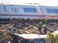 Tragedia ferroviaria en España: choque de trenes deja 64 muertos